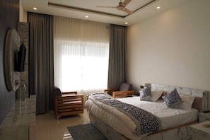 Deluxe Room | Desk, soundproofing, iron/ironing board, WiFi (free) - Shikhar Homestay (Lansdowne)