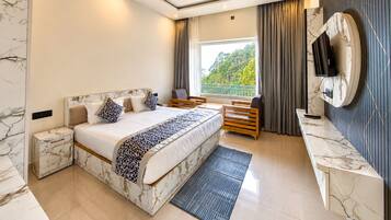 Deluxe Room with Balcony | 책상, 방음 설비, 다리미/다리미판, 무료 WiFi
