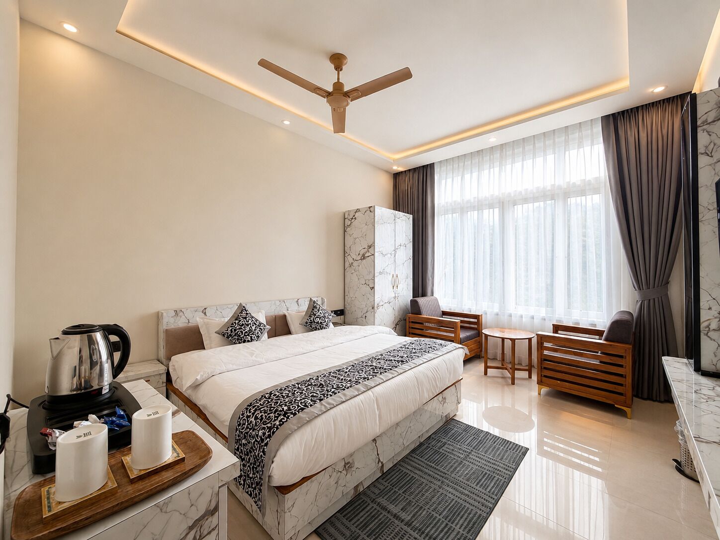 Deluxe Room with Sofa come bed | Desk, soundproofing, iron/ironing board, WiFi (free)