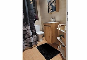 Bathroom - Voula's Apartment 1 (Chios)