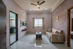 Deluxe Double Room | Living area