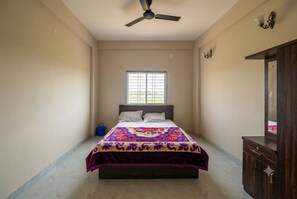 Classic Double Room | Laptop workspace