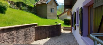 Chalet 'De Montagne' with Mountain View, Private Terrace and Wi-Fi