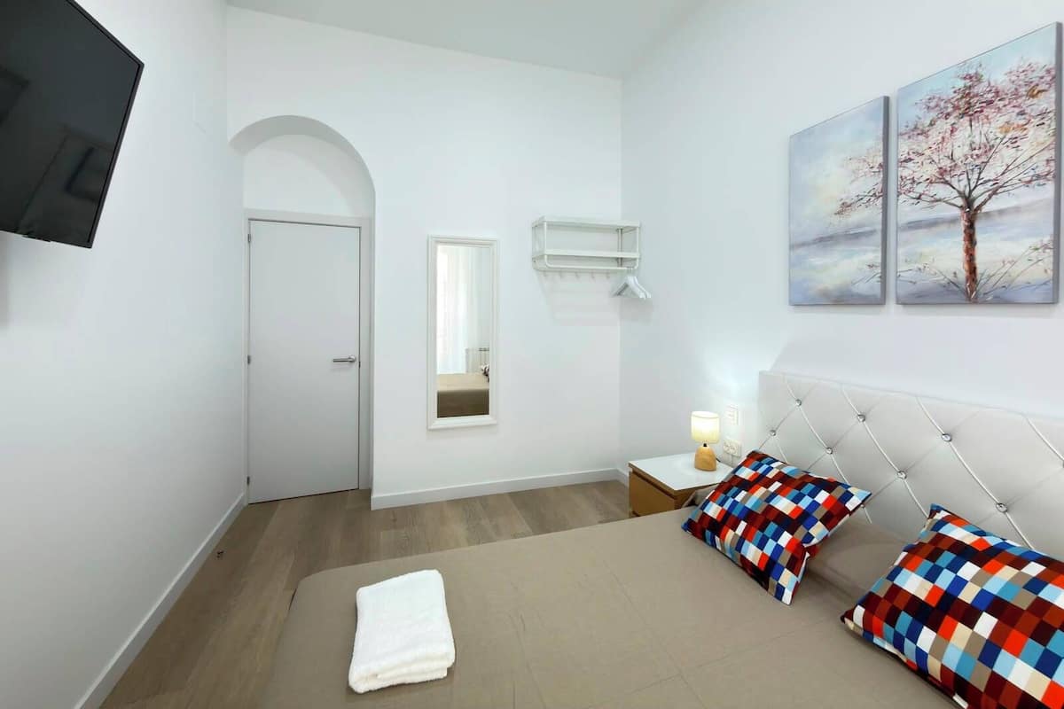 Iron/ironing board, WiFi (free)