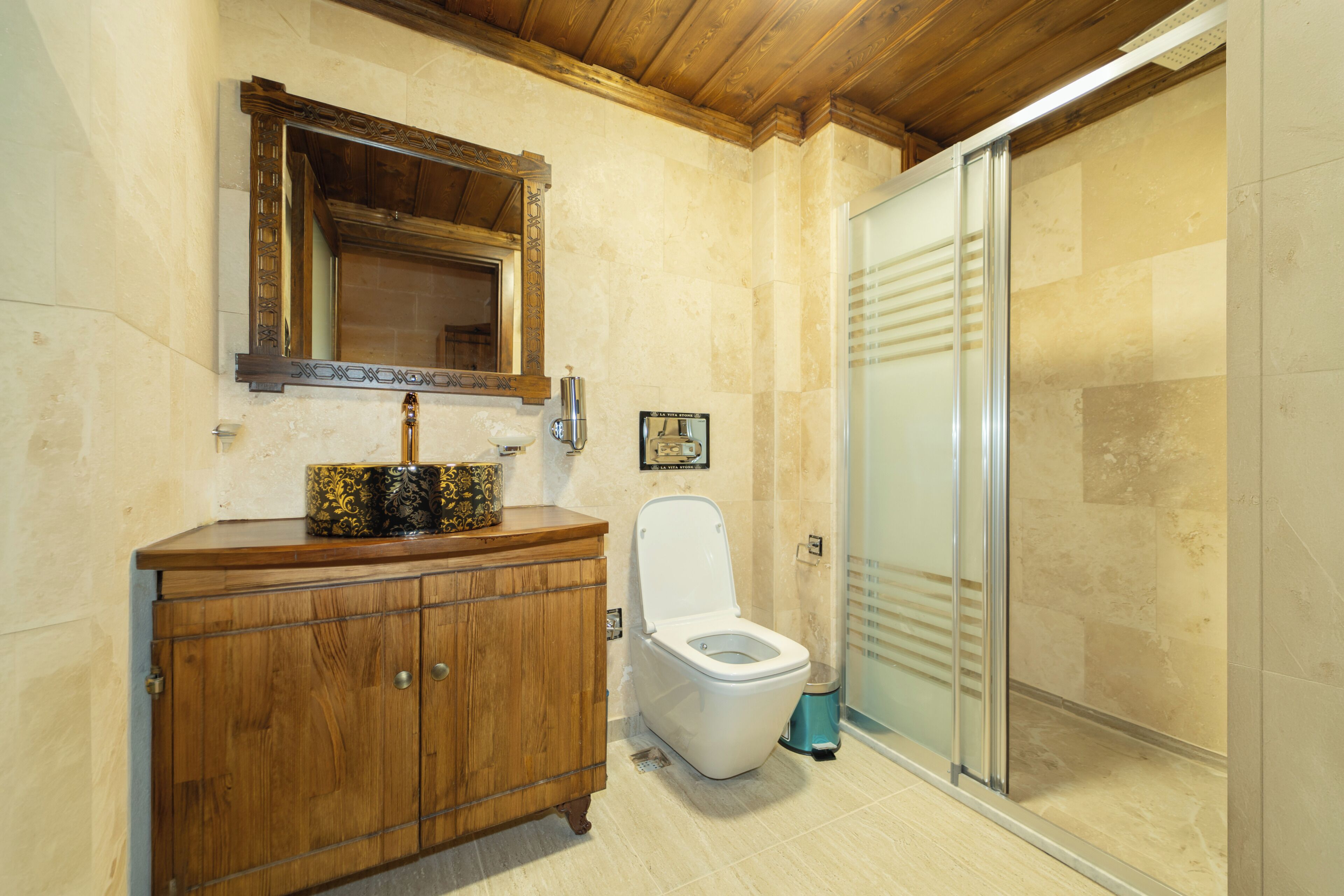 Amenidades de baño gratuitas, secadora de cabello, toallas, jabón 