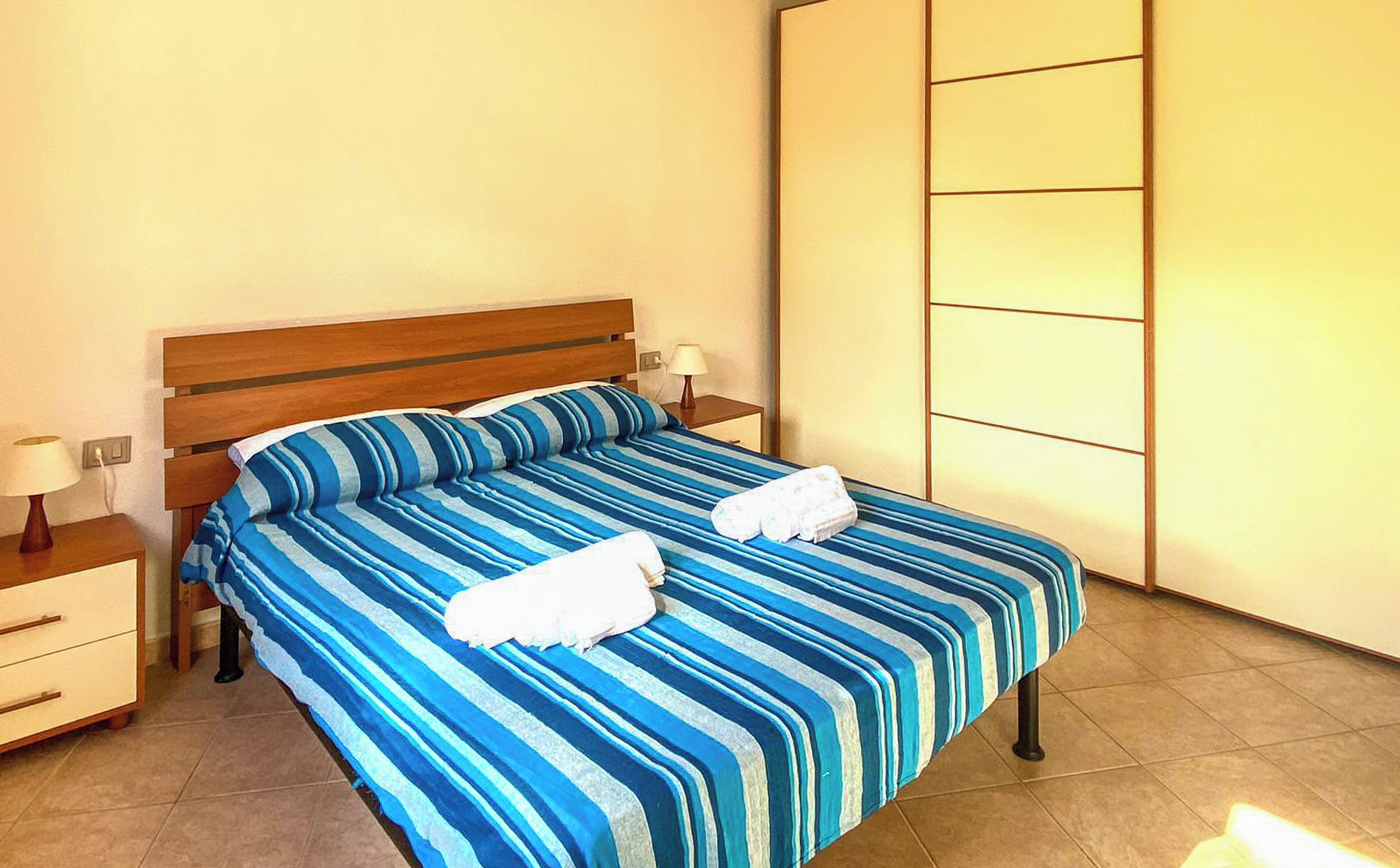 Departamento, patio, vista al jardín | Tabla de planchar con plancha y wifi gratis 