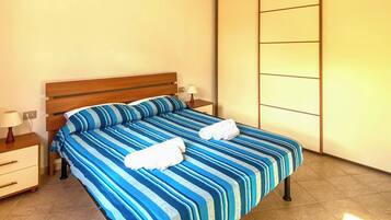 Departamento, patio, vista al jardín | Tabla de planchar con plancha y wifi gratis