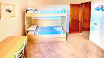 Apartamento, varanda, vista para o jardim | Ferros/tábuas de passar roupa, Wi-Fi de cortesia