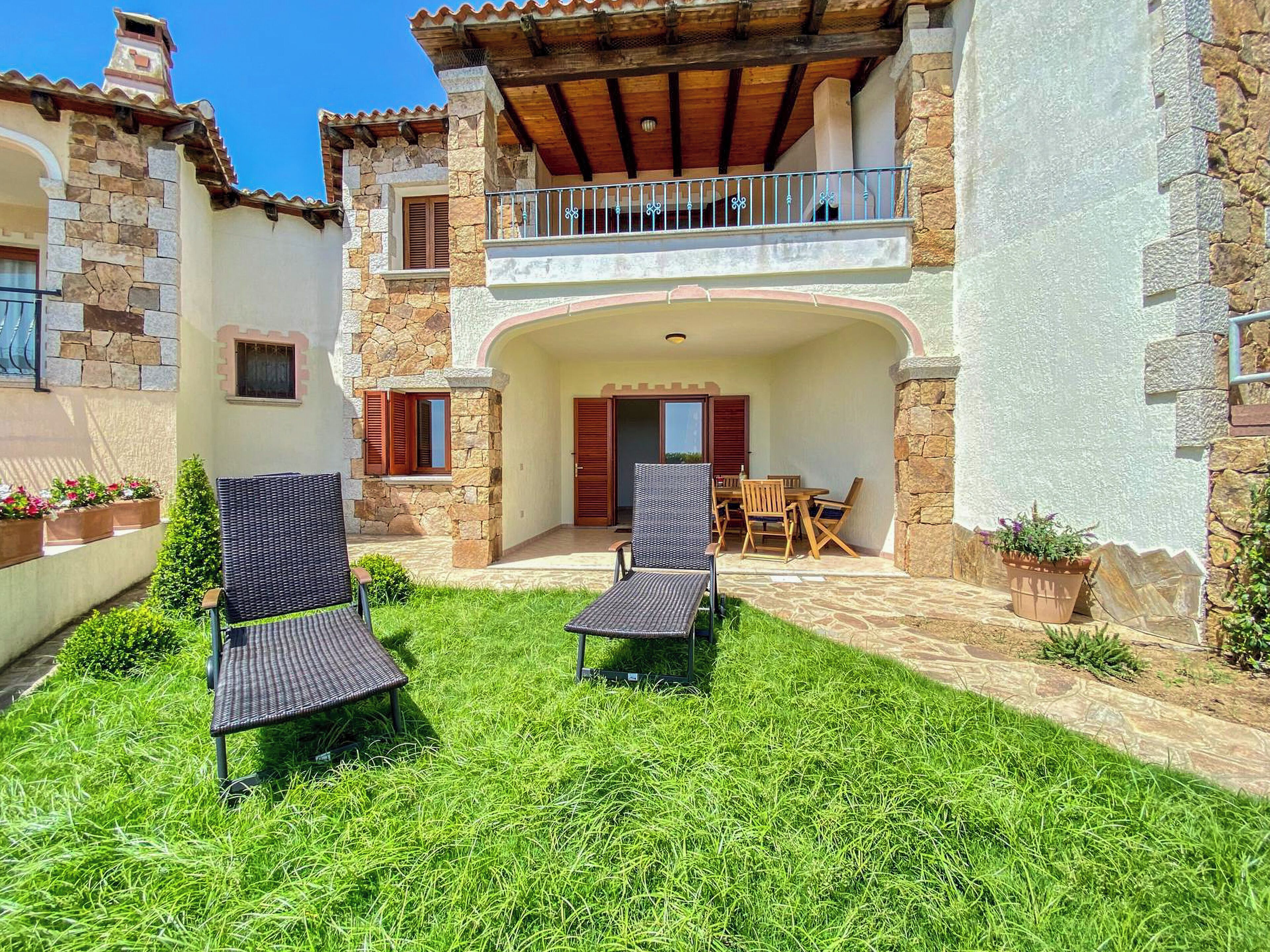 Apartamento, varanda, vista para o jardim | Opções para refeição ao ar livre