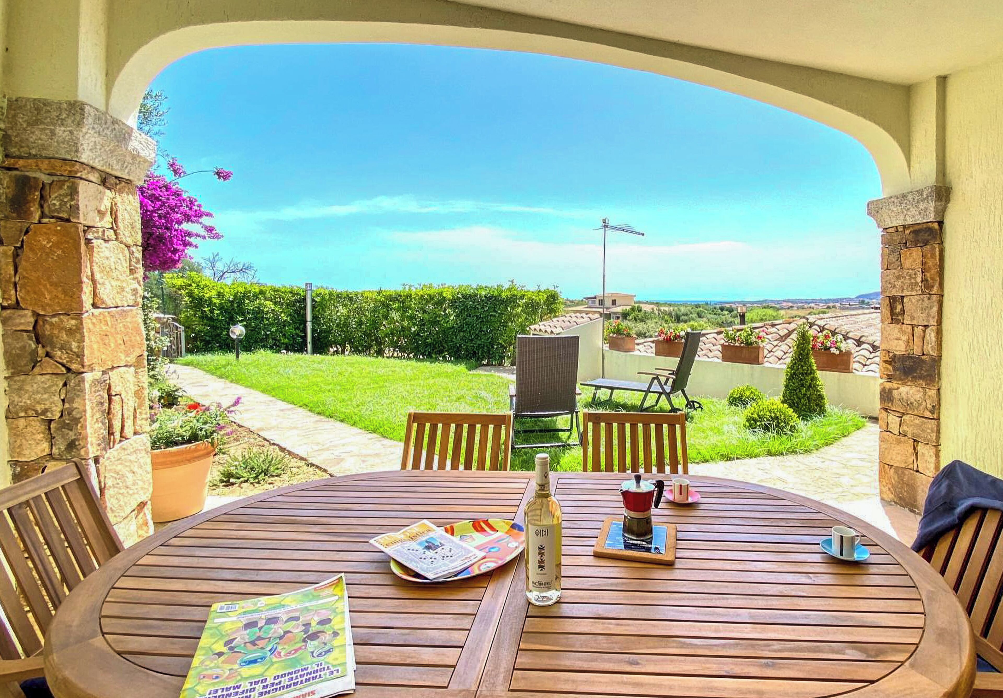 Apartamento, varanda, vista para o jardim | Opções para refeição ao ar livre