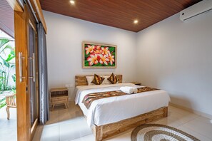 Premier Villa, Pool View | WiFi (free), bed sheets - One Villa Ubud by Sidhi Experiences (Ubud)