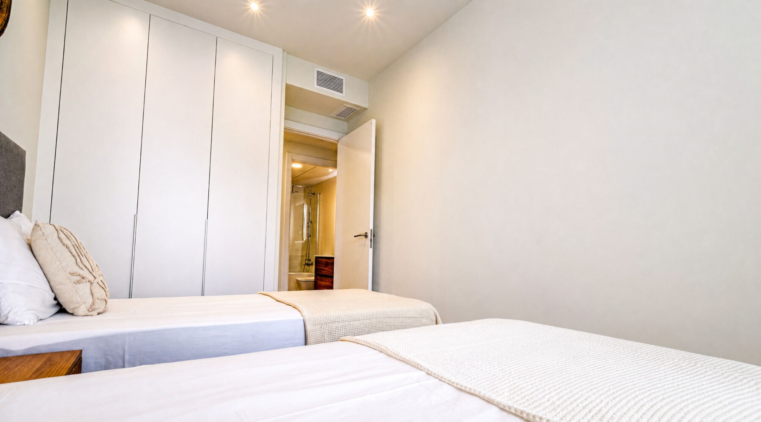 2 bedrooms, iron/ironing board, travel cot, free WiFi