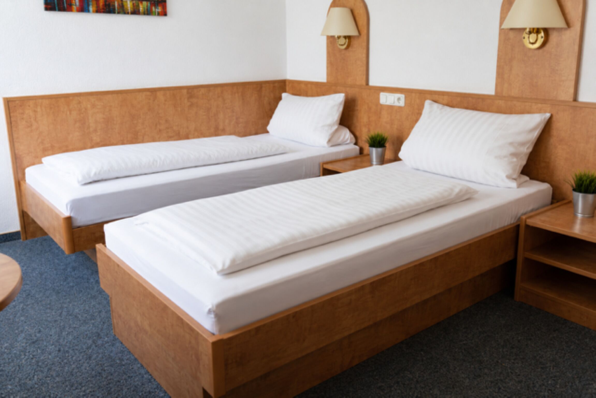 Habitación con 1 cama matrimonial o 2 individuales | Escritorio, espacio para trabajar con laptop y wifi gratis 