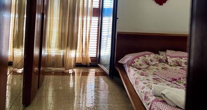 Dyrrah Rooms Centre