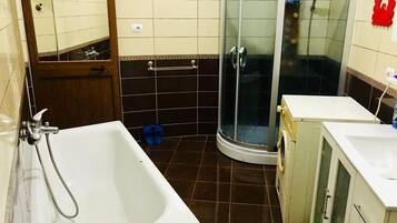 Basic Double Room, City View | Bathroom