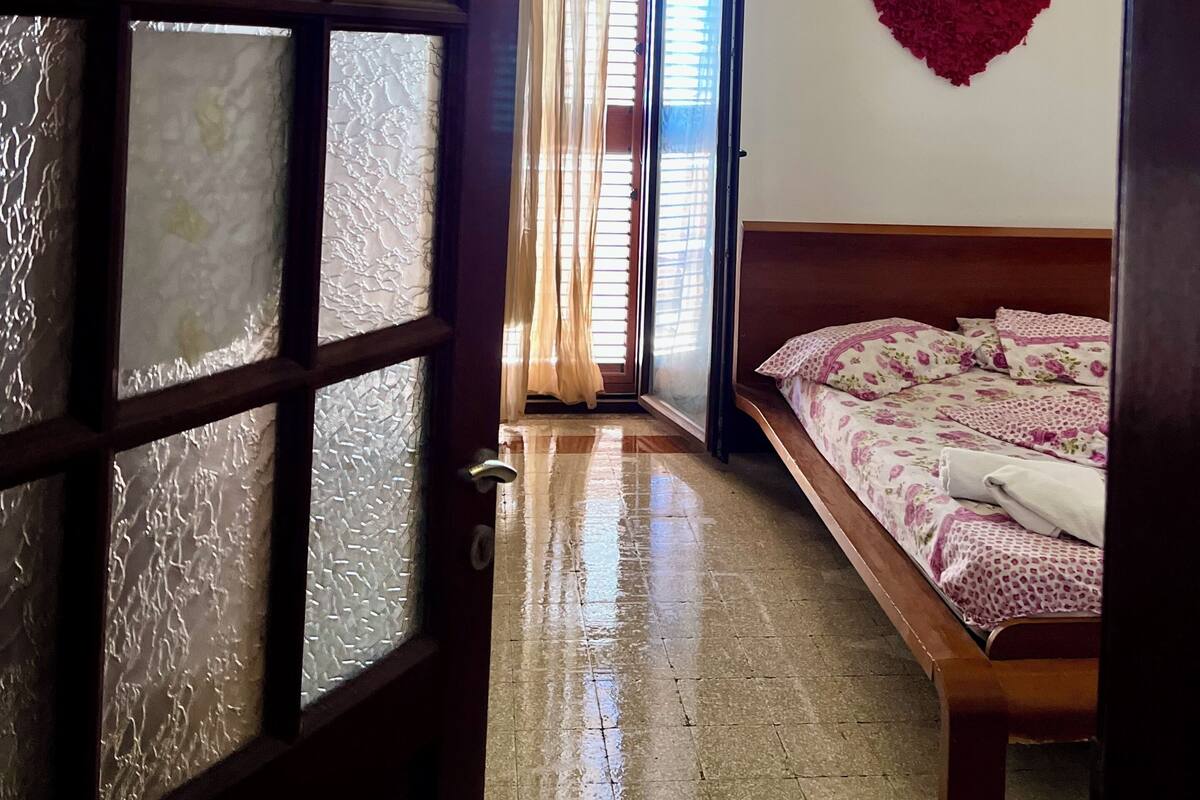 Quarto casal básico, vista para a cidade | Wi-Fi de cortesia