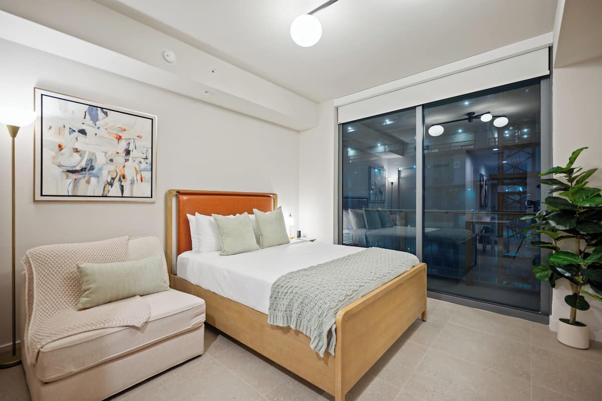 Studio Mewah, balkon | Selimut bulu angsa, meja kerja, Wi-Fi gratis, dan seprai linen