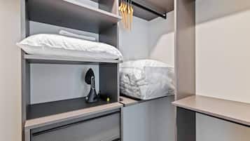 Superior Apartment, Balcony | Down duvets, desk, free WiFi, bed sheets