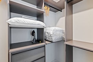 Apartemen Superior, balkon | Selimut bulu angsa, meja kerja, Wi-Fi gratis, dan seprai linen