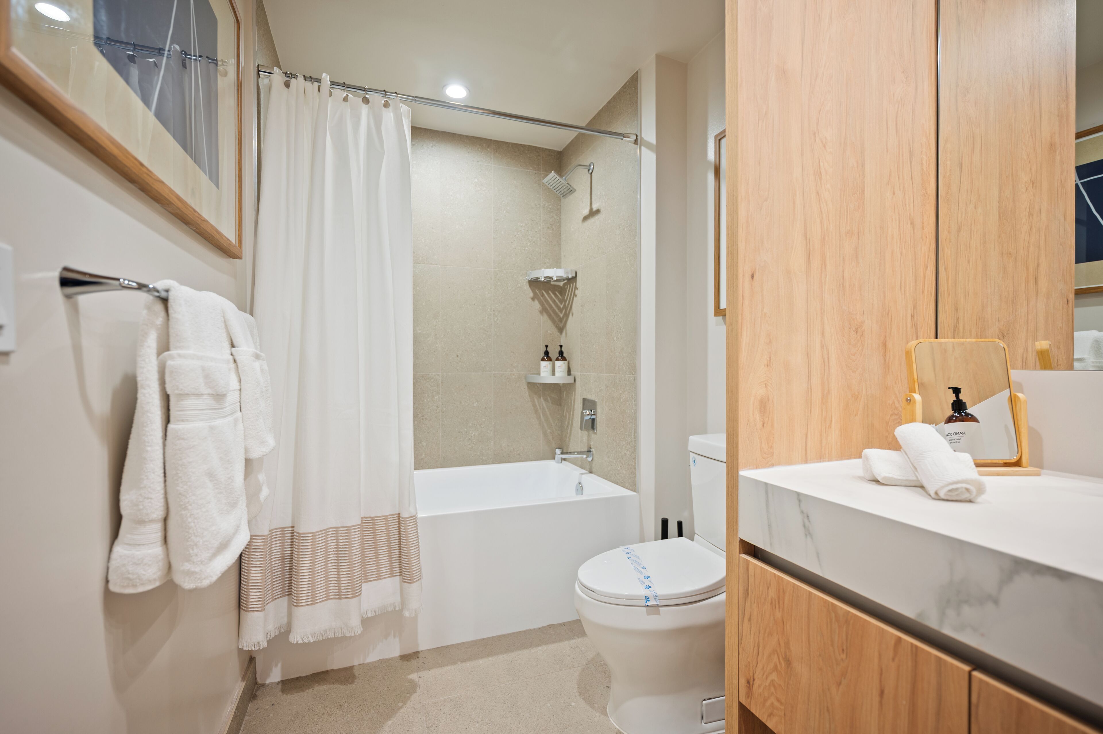 Luxury Studio, Balcony | Bathroom | Shower, free toiletries, hair dryer, towels