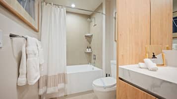 Luxury Studio, Balcony | Bathroom | Shower, free toiletries, hair dryer, towels