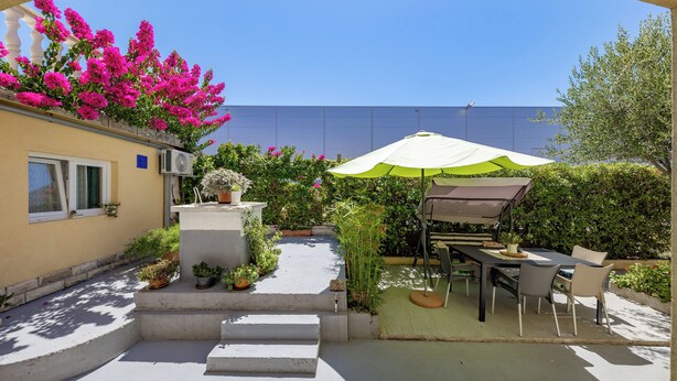 Outdoor dining - Klarić Residence (Zadar)
