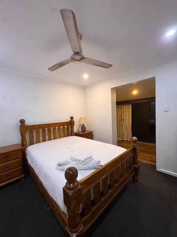 Room - Gates Mini Ranch (Waterloo Corner)
