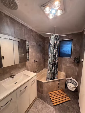 Bathroom - Gates Mini Ranch (Waterloo Corner)