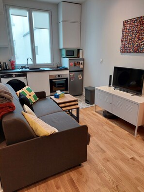 Unclassified image, 2 of 11, button - Charming 36-square-meter two-room apartment in the heart of the 11th arrondissement, in a quiet and well-insulated location (Paris)