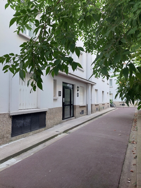 Exterior detail - Charming 36-square-meter two-room apartment in the heart of the 11th arrondissement, in a quiet and well-insulated location (Paris)