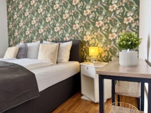 Iron/ironing board, WiFi, bed sheets - Vrbo Property (Weikersheim)