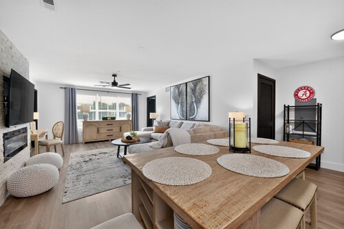 Bama Oasis | 3 Private Suites | Pool & Fitness Center