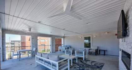 Bama Oasis | 3 Private Suites | Pool & Fitness Center