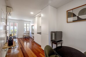 Interior - Estrela Riverside Studios III by Homing (Lisbon)