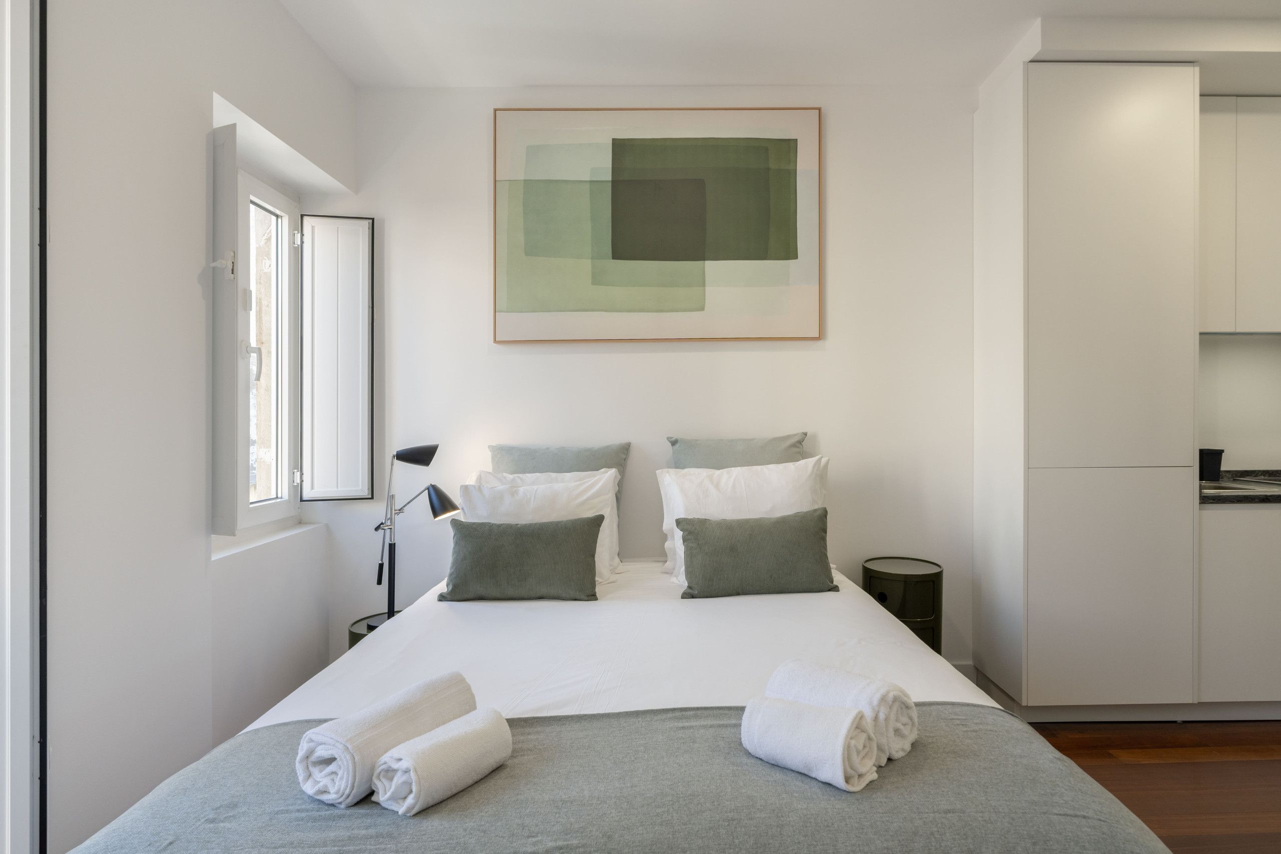1 bedroom, bed sheets