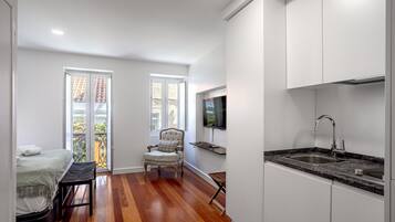 1 bedroom, bed sheets