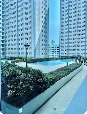 Pool - Cozy Condo at Quezon City (Quezon City)