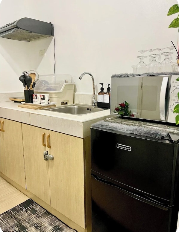 Private kitchen - Cozy Condo at Quezon City (Quezon City)