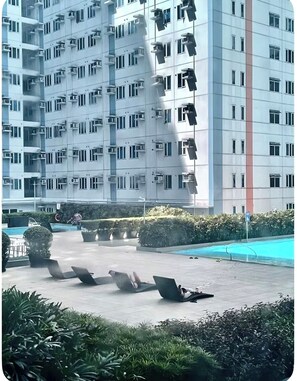 Pool - Cozy Condo at Quezon City (Quezon City)