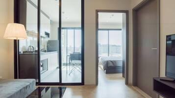 Apartment, 1 Bedroom, Accessible, Smoking | 2 bedrooms