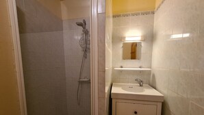 A bathroom with a shower enclosure, a sink, and a mirror. - Countryside house in Berry, near Loire Castles (Clion)