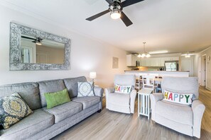Apartment (3 Bedrooms) | Front of property - Lake Martin Condo Getaway With Pool! (Alexander City)