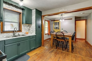 House (2 Bedrooms) | Interior