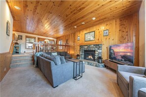 Living area - Best Truckee / Northstar offering in one place 
On ski shuttle route + amenities (Truckee)