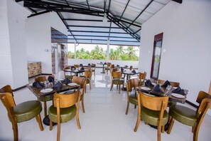 Tempat makan luar