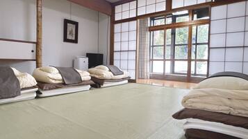 Quadruple Room | Laptop workspace, free WiFi