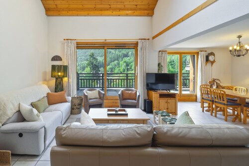 Le Soleil Bleu • Spacious ski-in/ski-out apartment in Serre Chevalier