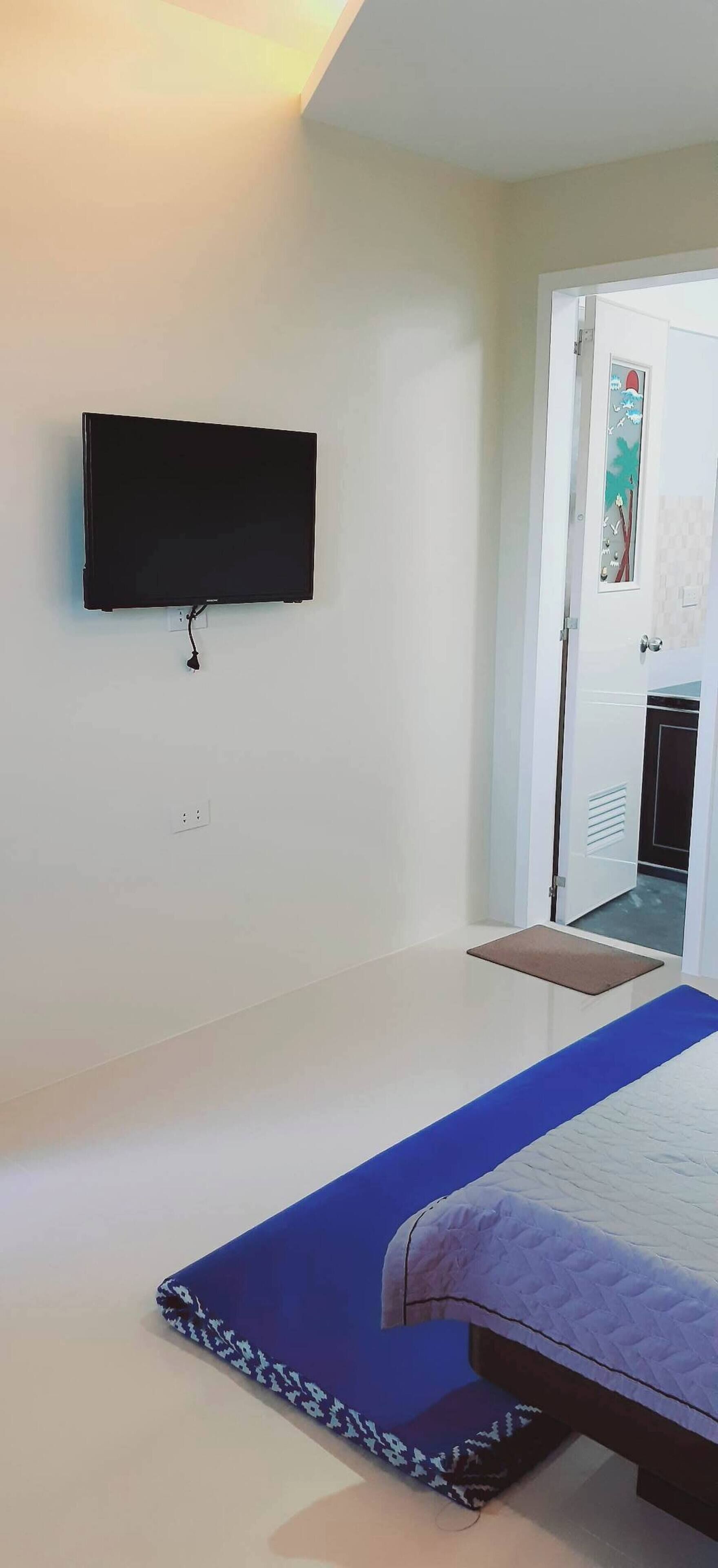 Apartment, 3 Bedrooms, Smoking, Balcony | Room amenity