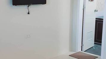 Apartment, 3 Bedrooms, Smoking, Balcony | Room amenity