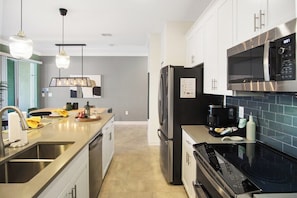 Private kitchen - Luxury 4BR at ChampionsGate w/ Private Pool & BBQ (Davenport)